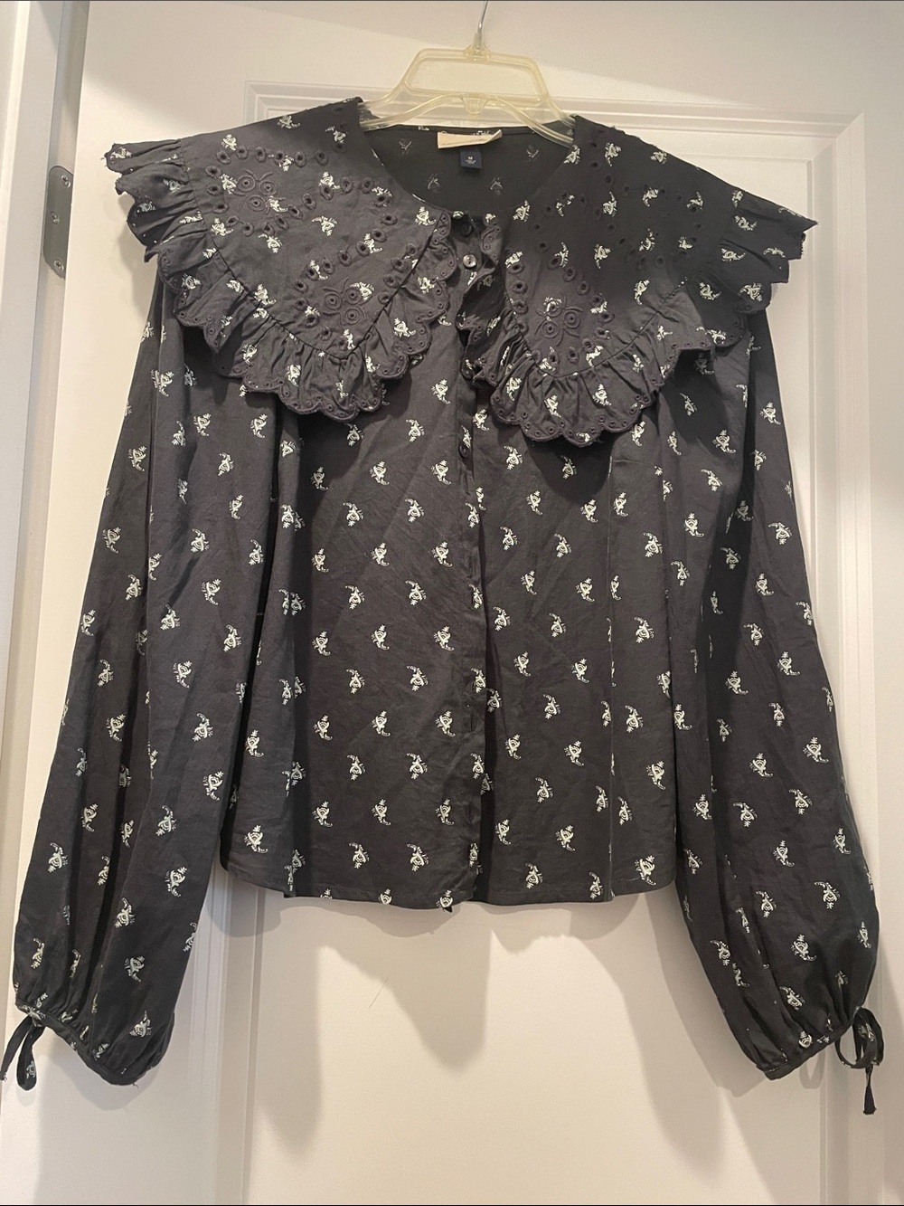 Universal Thread Oversized Collar Blouse Size M Dark Navy Floral Cottagecore